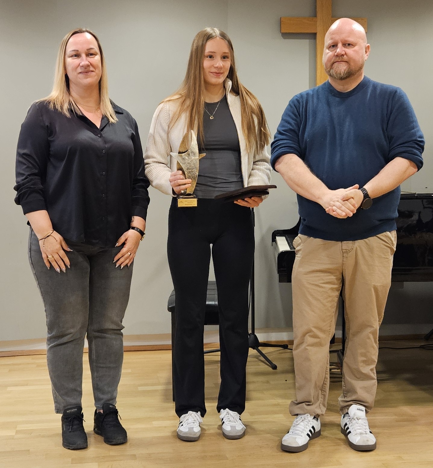 Helga Fjóla Erlendsdóttir ásamt Magdalena Przewlocka aðalmanni og Viðari M. Þorsteinssyni formanni HÍT nefndar