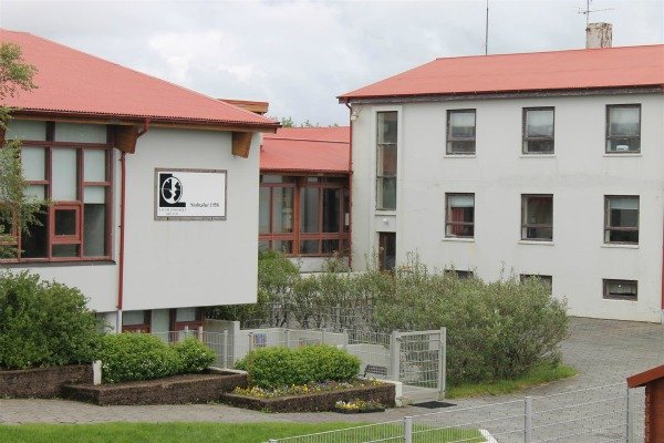 Húsvörður við skólabyggingar og íþróttamiðstöð á Laugalandi í Holtum ...