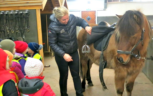 Leikskólinn Laugalandi heimsækir Skeiðvelli