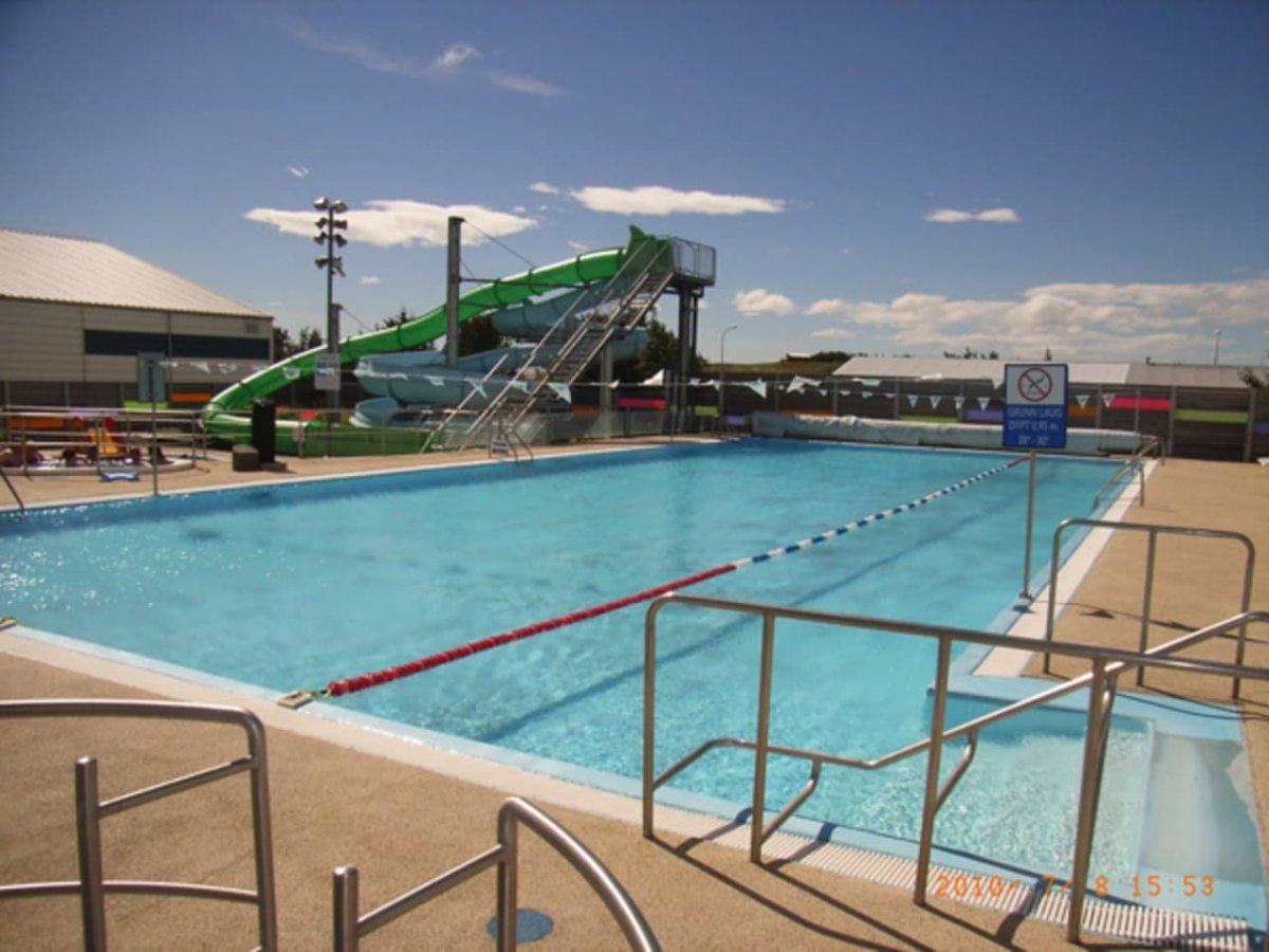 Sundlaugin og WorldClass opið