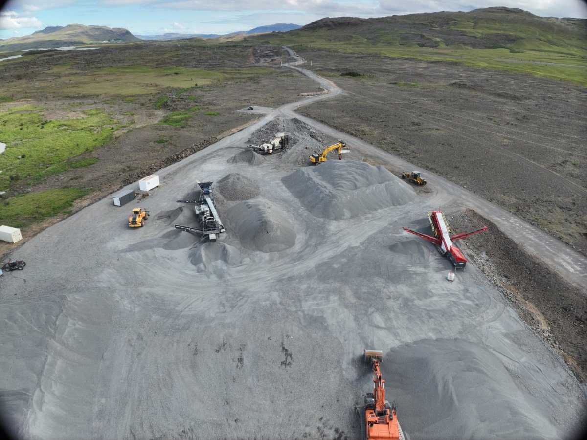 Næturvöktum við efnisvinnslu lokið