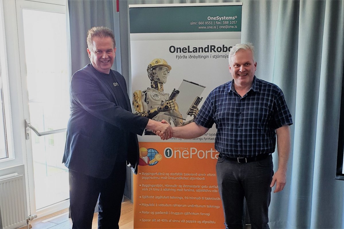 Á myndinni má sjá Ágúst Sigurðsson, sveitarstjóra Rangárþings ytra, og Ingimar Arndal, forstjóra ONE…