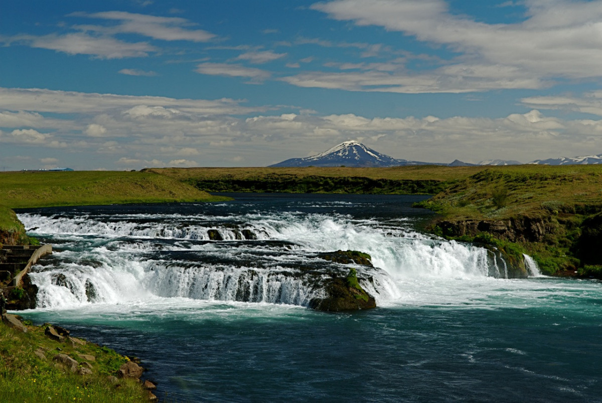 Fjölskylduganga UMF Heklu og miðnæturopnun í sundlauginni