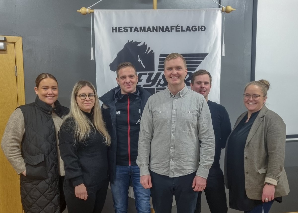 f.v. Dóróthea Oddsdóttir, Marta Gunnarsdóttir, Guðmundur Björgvinsson, Eiríkur Vilhelm Sigurðarson, …