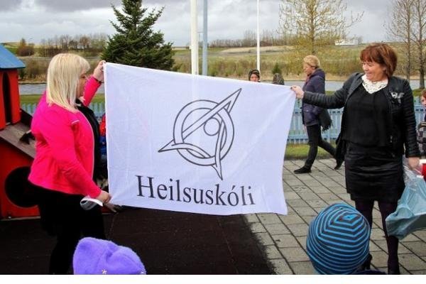 Unnið er eftir markmiðum Skóla á grænni grein sem fela í sér sambærilegar áherslur og í Aðalnámskrá …