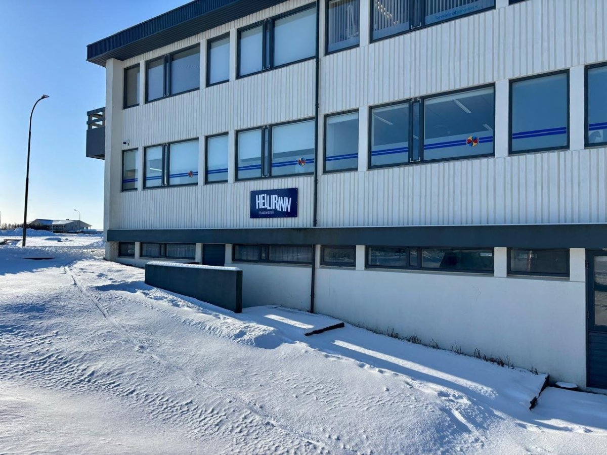 Félagsmiðstöðin merkt með nýju skilti