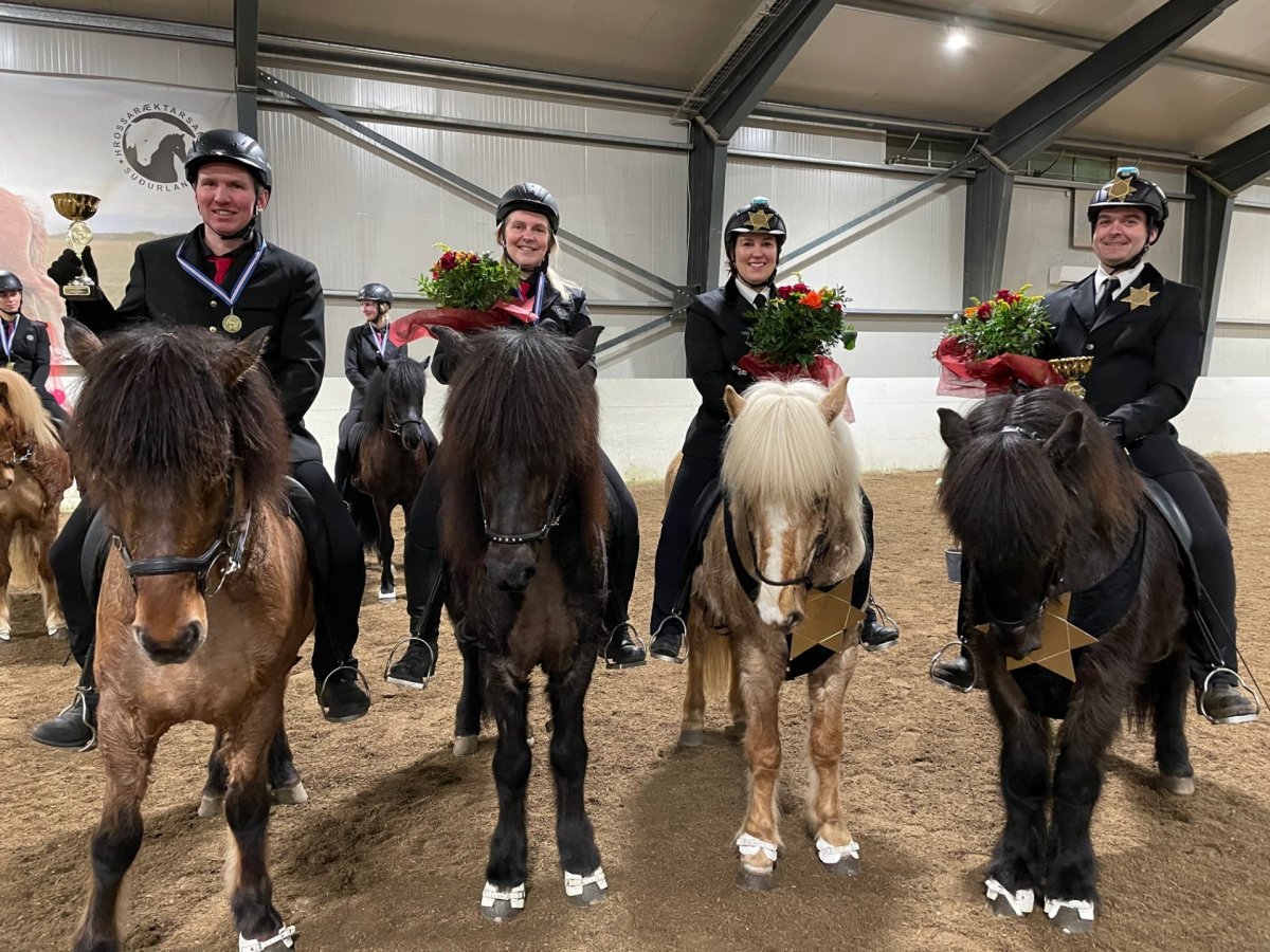 Lið Húsasmiðjunnar f.v. Davíð Jónsson, Katrín Sigurðardóttir, Sarah M. Nielsen og Ólafur Þórisson.