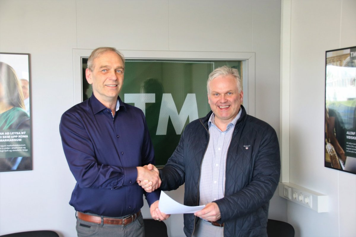 Ágúst Kristjánsson umboðsmaður TM í Rangárþingi og Ágúst Sigurðsson sveitarstjóri Rangárþings ytra.