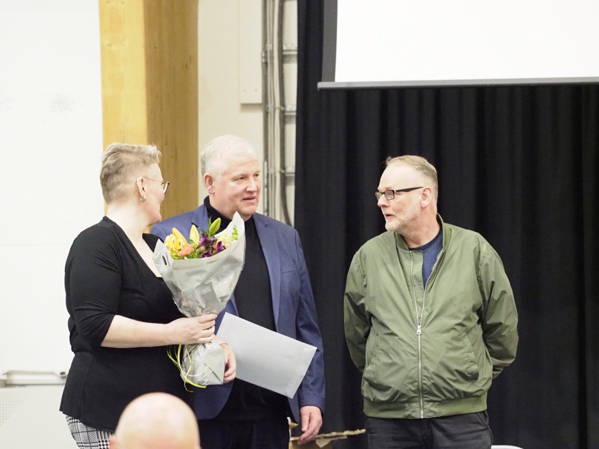 Við úthlutun f.v. Margrét Einarsdóttir, formaður ásamt stjórnarmönnunum Jóni Sigurðssyni og Gunnstei…