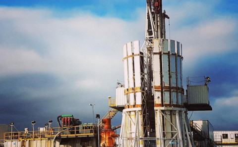 Bor­un eft­ir heitu vatni í Götu hætt