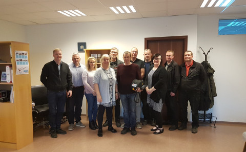 Starfsmenn þjónustumiðstöðvar, skrifstofu og Erla Sigríður. Ingibjörg og Guðni eru fremst á myndinni…