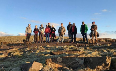 Mynd frá gönguhóp á Gíslholtsfjalli í Lýðheilsugöngu 2018.