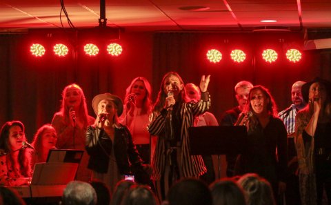 Mynd af tónleikum Radda úr Rangárþingi sem fram fóru á Stracta Hótel Hellu í tengslum við Töðugjöld …