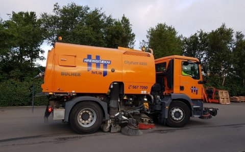 Götur sópaðar á Hellu mánudaginn 15. maí