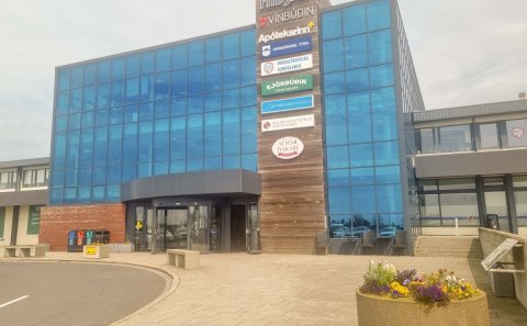 Skrifstofurými til leigu í Miðjunni