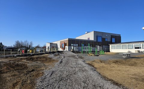 Í þessum hluta nýbyggingarinnar verða leikskóladeildirnar tvær en húsið kemst í fulla notkun í haust&hellip;