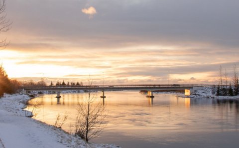 Ytri-Rangá og brúin sem varð 60 ára í ár.