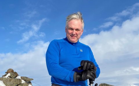 Ágúst Sigurðsson á toppi Skarðsfjalls.