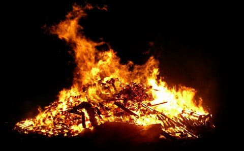 Áramótabrenna verður á gamlársdag en flugeldasýningu er frestað