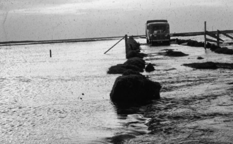 Bíll á Djúpósstíflu 
Mynd: Stolzenwald