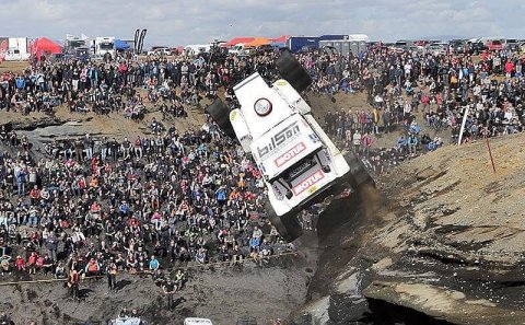 Sindratorfæran í beinni útsendingu Laugardaginn 8 maí