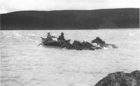 Veggspjöld um ferjuhald í Þjórsárholti afhent