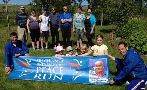 Friðarhlaupið á Hellu - Trjáplöntun fyrir friðarhugsjónina