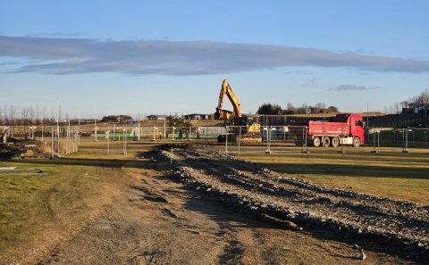 Grafið fyrir grunni nýja leikskólans á Hellu.