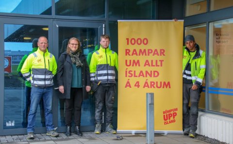 Starfsmenn Römpum upp Ísland ásamt Margréti Hörpu Guðsteinsdóttur formanni Byggðaráðs.
