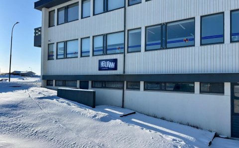 Félagsmiðstöðin merkt með nýju skilti