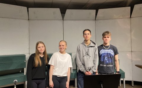 Sigurvegarar kvöldsins: f.v. Unnur Edda, Manúela Maggý, Ómar Azfar og Mikael Máni.