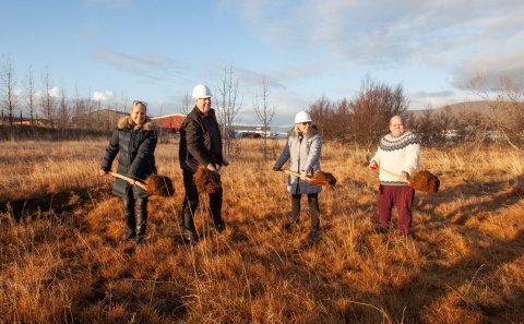 Skóflustunga og undirritun samnings vegna íbúðakjarna