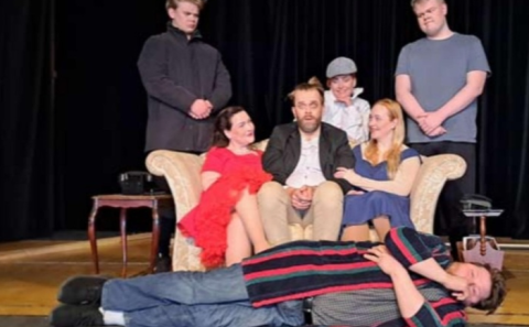 Leikfélag Rangæinga sýnir „Með vífið í lúkunum“