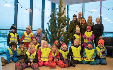 Drekadeild Heklukots skreytti jólatréð í Miðjunni