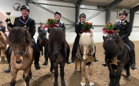 Lið Húsasmiðjunnar f.v. Davíð Jónsson, Katrín Sigurðardóttir, Sarah M. Nielsen og Ólafur Þórisson.