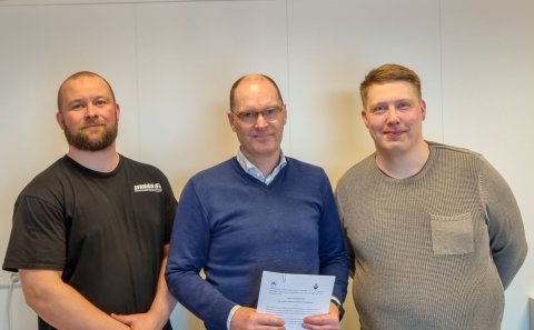 f.v. Atli Már Guðnason formaður akstursíþróttadeildar, Jón G. Valgeirsson sveitarstjóri og Sindri Sn…