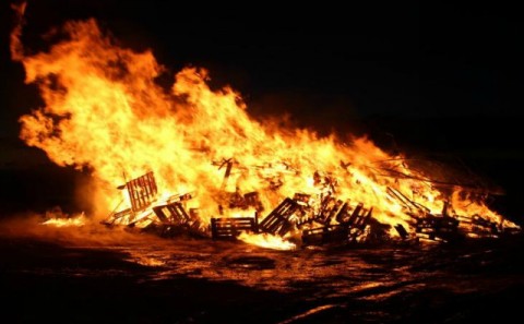 Flugeldasala FBSH og áramótabrennur