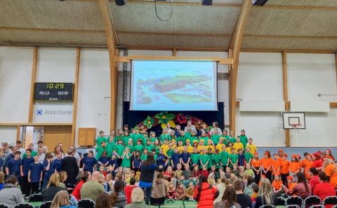 Nemendur úr leik-, grunn- og tónlistarskóla fluttu tvö lög úr Ávaxtakörfunni við frábærar undirtekti…