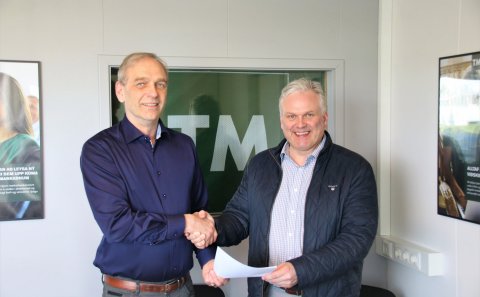 Ágúst Kristjánsson umboðsmaður TM í Rangárþingi og Ágúst Sigurðsson sveitarstjóri Rangárþings ytra.