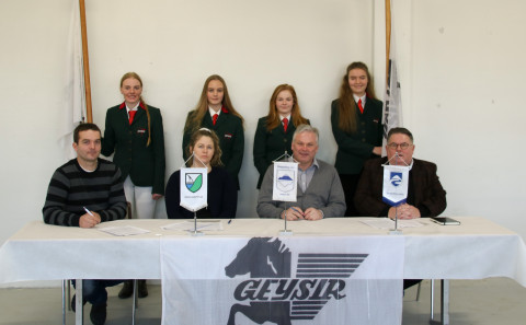 Á myndinni eru í aftari röð f.v. Eygló Arna Guðnadóttir, Katrín Diljá Vignisdóttir, Oddný Lilja Birg…