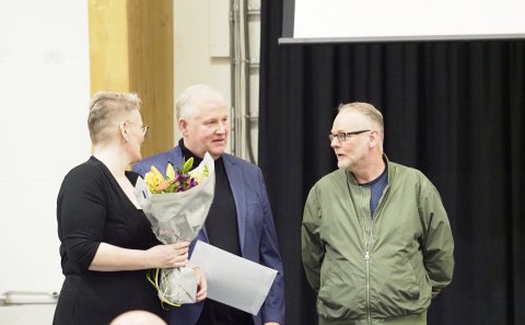 Við úthlutun f.v. Margrét Einarsdóttir, formaður ásamt stjórnarmönnunum Jóni Sigurðssyni og Gunnstei…