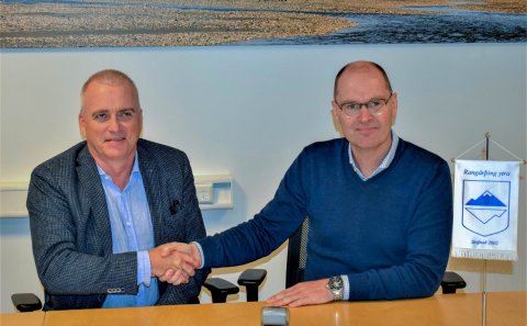 Sveinn Aðalsteinsson frá Orkídeu og Jón Valgeirsson sveitarstjóri Rangárþings ytra